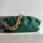 보테가 (징) 체인 파우치 클라우드 그린 금속 체인백 620230