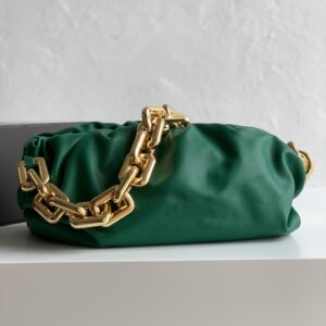 보테가 (징) 체인 파우치 클라우드 그린 금속 체인백 620230