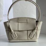 보테가 (징) 아르코 33 라이트 베이지 손가방 70047