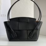 보테가 (징) 아르코 33 블랙 라이트 가죽 손가방 70047