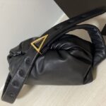 보테가 (징) 클라우드 백 블랙 나파 양가죽 620954