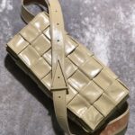 보테가 (징) 마법 큐브 위빙 백 크림 620980