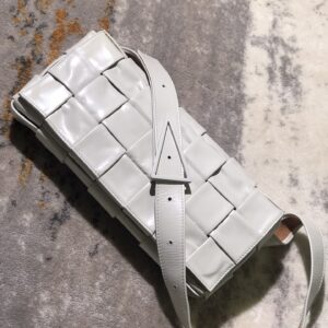 보테가 (징) 마법 큐브 편직백 크림 620980