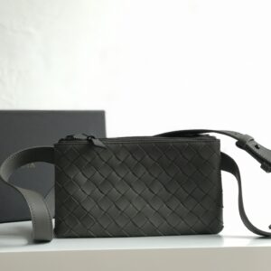 보테가 베네타 (징) 클래식 편직 가죽 메신저백 소형 매트 블랙 70084