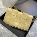 보테가 (징) 카세트 매트릭스 백 아이보리 578004