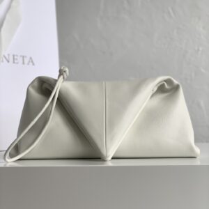 보테가 베네타 (징) 삼각 신봉 클러치 화이트 622712