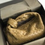 보테가 (징) 미니 조디 브라운 엮은 가죽 호보백 609409