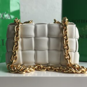 보테가 (징) 체인 카세트 미디움 화이트 나파 가죽 백 631421