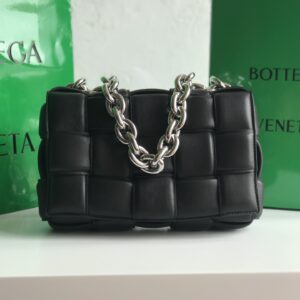 보테가 (징) 체인 카세트 블랙 나파 양가죽 백 631421