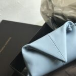 보테가 베네타 (징) 삼각 신봉 핸드백 소가죽 하늘색 622712