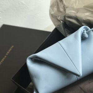 보테가 베네타 (징) 삼각 신봉 핸드백 소가죽 하늘색 622712