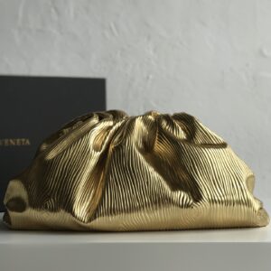 보테가 (징) 클라우드 대형 금속색 파우치 파우치 576227 금색