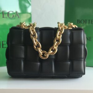 보테가 (징) 체인 카세트 블랙 골드 체인 나파 양가죽 백 631421