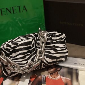 보테가 (징) 체인 파우치 클라우드 백 블랙 620230