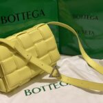 보테가 (징) 카세트 백 미디움 옐로우 70094