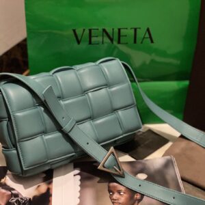 보테가 (징) 카세트 백 핑크 클래식 엮음 가죽 70094