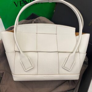 보테가 (징) 아르코 토트백 화이트 575941