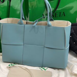 보테가 (징) 아르코 토트 미디움 블루 양가죽 백 631117