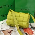 보테가 (징) 카세트 백 미디움 라임 70094