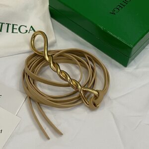 보테가 (징) 작은 사이즈 트위스트 허리 벨트 베이지