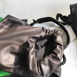 보테가 (징) 더 파우치 더블 백팩 크림 629858