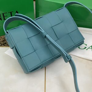 보테가 (징) 카세트 위빙 백 블루