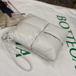 보테가 (징) 인트레치아토 손잡이 핸드백 아이보리