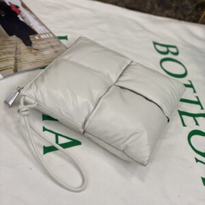 보테가 (징) 인트레치아토 손잡이 핸드백 아이보리