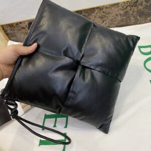 보테가 (징) 인트레치아토 핸드백 블랙