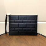 보테가 (징) 클러치백 블랙 592781