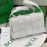 보테가 (징) 카세트 위빙 사각 숄더백 화이트 B578004
