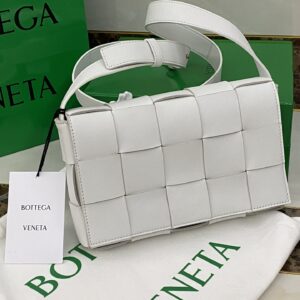 보테가 (징) 카세트 위빙 사각 숄더백 화이트 B578004