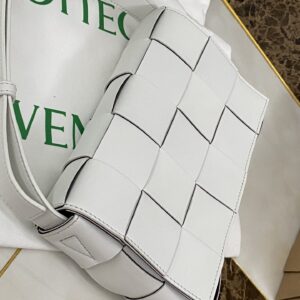 보테가 (징) 카세트 매듭 미니백 화이트