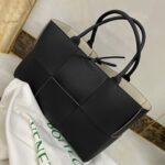 보테가 (징) 아르코 토트 블랙 양가죽 609175