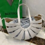 보테가 (징) 셸 백 미디움 화이트 651577