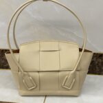 보테가 (징) 아르코 33 핸드백 모던 디자인 베이지