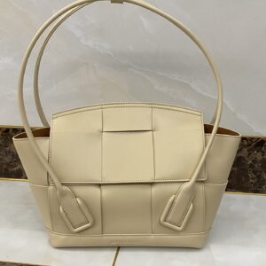 보테가 (징) 아르코 33 핸드백 모던 디자인 베이지