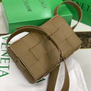 보테가 (징) 카세트 미니백 브라운