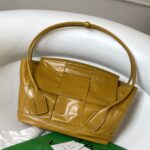 보테가 (징) 오일 왁스 가죽 손잡이 백 카멜 618463