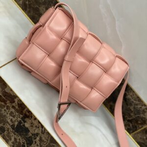 보테가 (징) 카세트 백 핑크 소가죽 70094