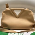 보테가 (징) 트라이앵글 핸드백 베이지 652446