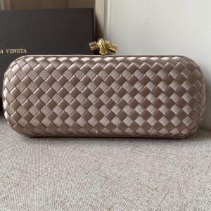 보테가 (징) 리본 손잡이 클러치 베이지 8651