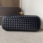 보테가 (징) 실크 리본 손잡이 클러치백 블랙