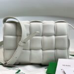 보테가 (징) 카세트 백 미디움 화이트 70094