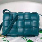 보테가 (징) 카세트 백 미디움 블루 70094