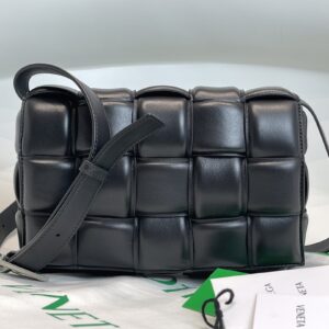 보테가 (징) 카세트 백 미디움 블랙 70094