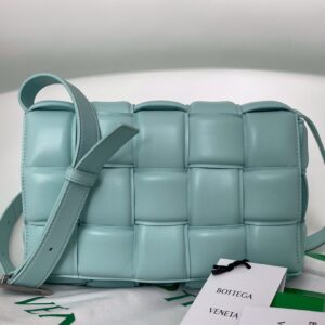 보테가 (징) 카세트 백 미디움 블루 70094