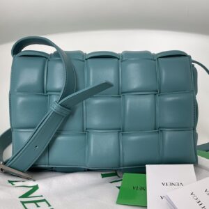 보테가 (징) 카세트 백 미디움 블루 70094