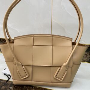 보테가 (징) 아르코 33 핸드백 모던 디자인 베이지