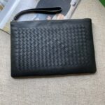 보테가 (징) 남성 손가방 핸드 스트랩 수제 소가죽 블랙 256405